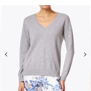 VINCE Weekend V Neck Cashmere sweater. Heather Grey. Womens Medium. Only $50